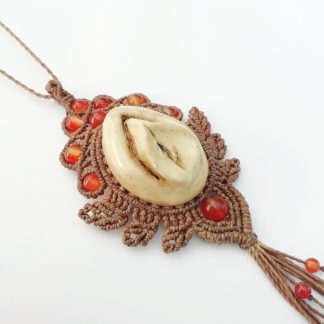 Medallón vulvas, artesanía consciente, talismán femenino.